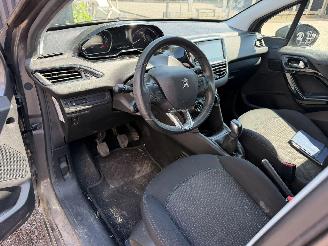 Peugeot 208 SIGNATURE picture 24