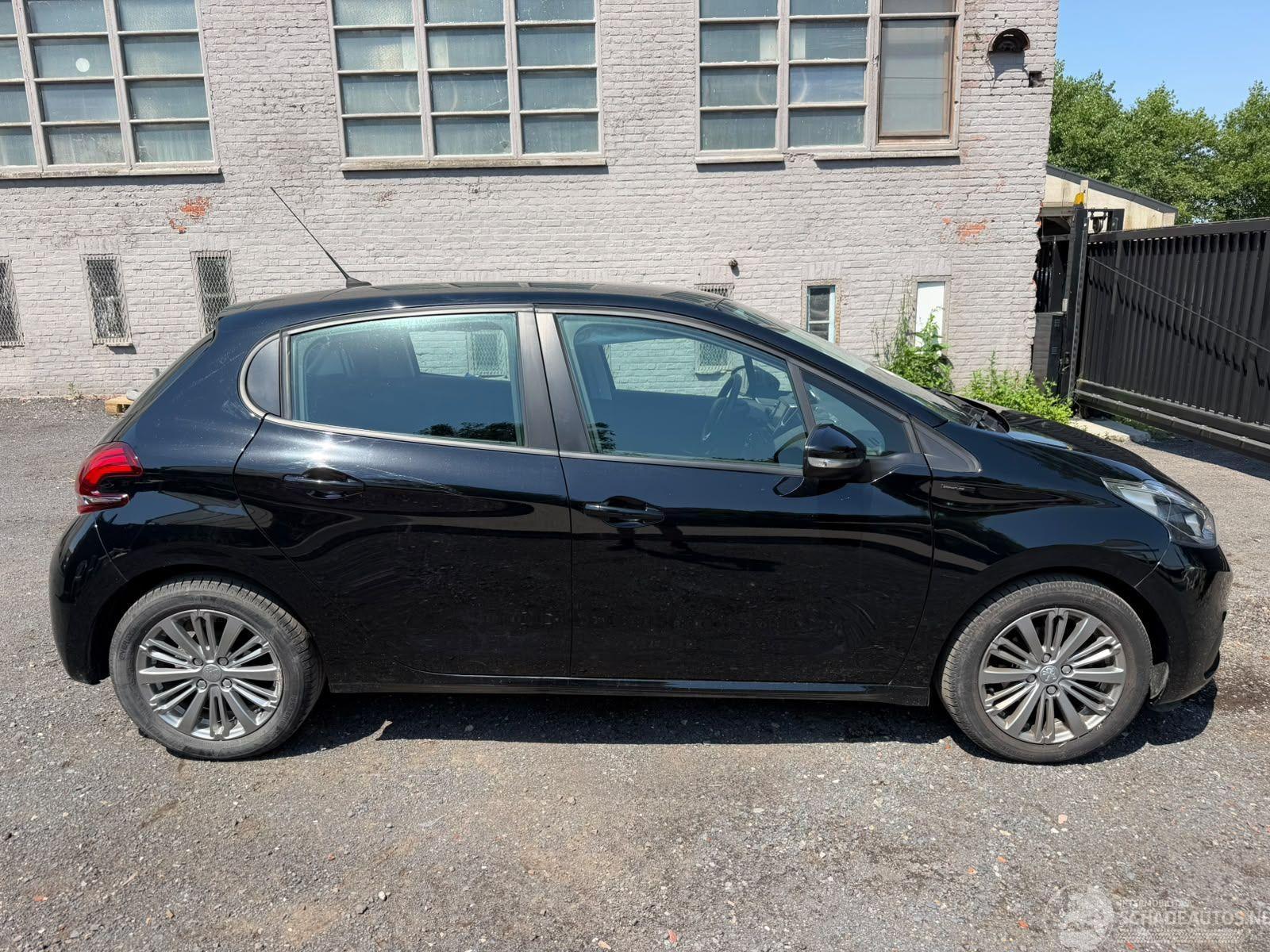 Peugeot 208 1.2 I