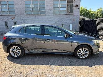 skadebil auto Renault Mégane IV INTENS 2016/6
