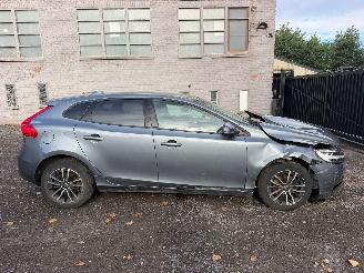 uszkodzony samochody osobowe Volvo V-40 V 40 2019/4