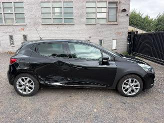 skadebil auto Renault Clio LIMITED 2018/10