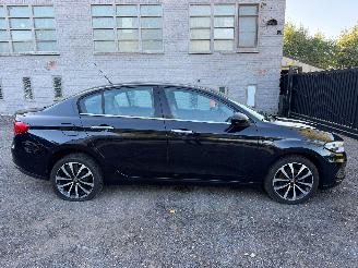 Vaurioauto  passenger cars Fiat Tipo LOUNGE 2016/5