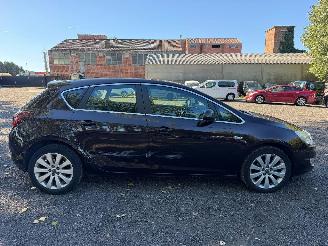 Voiture accidenté Opel Astra ACTIVE 2012/4