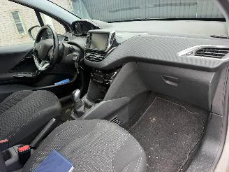 Peugeot 208 ALLURE picture 25