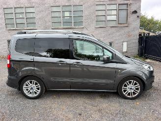 Schadeauto Ford Tourneo Courier TITA 2016/6