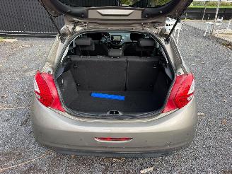 Peugeot 208 ALLURE picture 14