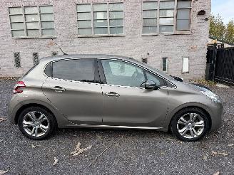 Uttjänta bilar auto Peugeot 208 ALLURE 2015/1