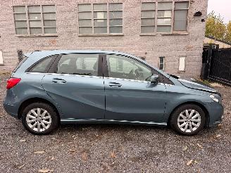 krockskadad bil auto Mercedes B-klasse B 180 CDI 2014/3