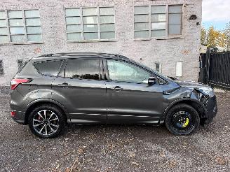 skadebil auto Ford Kuga ST-LINE 2019/12