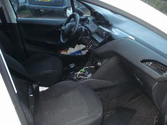 Peugeot 208 1.0 VTI 5 DEURS AIRCO picture 19