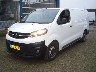 skadebil bedrijf Opel Vivaro EURO 6 L3-H1 15DIESEL 120PK 2022/1