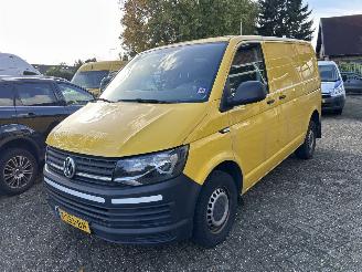 krockskadad bil bedrijf Volkswagen Transporter 2.0 TDI L1H2 COMFORTLINE 2017/2