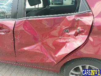 Mazda 2  picture 10