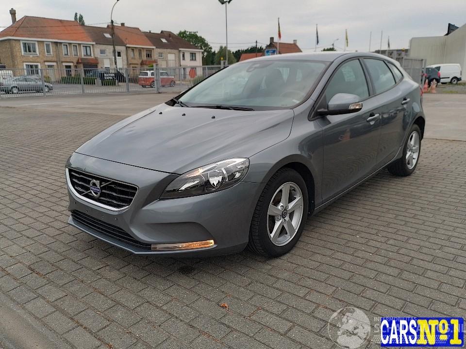 Volvo V-40 