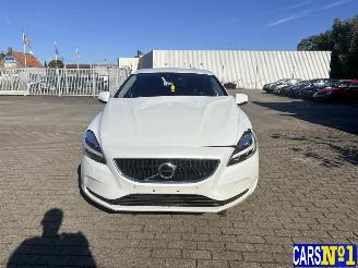 krockskadad bil auto Volvo V-40  2017/10