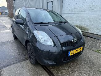 Voiture accidenté Toyota Yaris 1.0 VVTi Access Airco 2011/8
