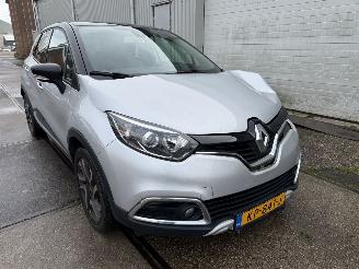 skadebil auto Renault Captur 0.9 TCe Xmod 2016/10