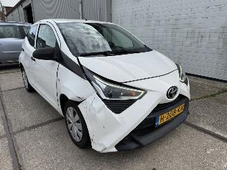 krockskadad bil auto Toyota Aygo 1.0 VVT-i 2019/1