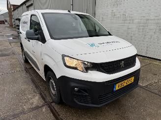 krockskadad bil bedrijf Peugeot Partner 1.6 BlueHDI Premium 100PK 2019/10