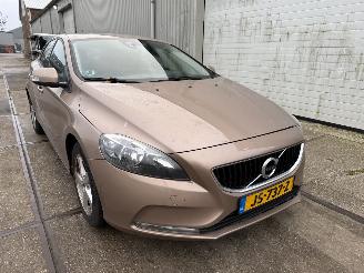 krockskadad bil auto Volvo V-40 2.0 T2 Kinetic 2016/6