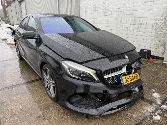 krockskadad bil auto Mercedes A-klasse 180 AMG Night Edition 2016/6