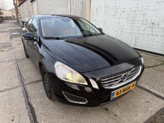krockskadad bil auto Volvo S-60 2.0T Intro Edition Automaat 2010/11
