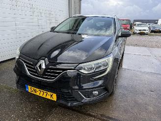 Damaged car Renault Mégane Estate 1.2 TCe Bose 2018/5
