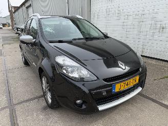 skadebil auto Renault Clio 1.2-16V Night & Day 2011/8