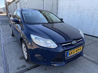 krockskadad bil auto Ford Focus 1.6 TDCI Trend 2012/12
