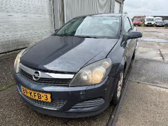 Vaurioauto  passenger cars Opel Astra GTC 1.8 Edition Automaat Airco 2009/10