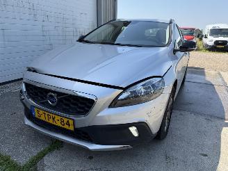 Damaged car Volvo V-40 Cross Country 1.6 T4 Momentum 2014/5