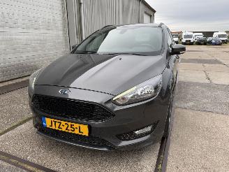 skadebil auto Ford Focus 1.0 ST-Line 2017/4