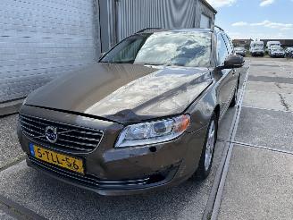 krockskadad bil auto Volvo V-70 Volvo V70 1.6 T4 Nordic+ 2014/5