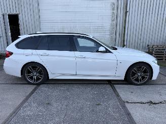 Vaurioauto  passenger cars BMW 3-serie 330i Touring M-Sport 2019/4