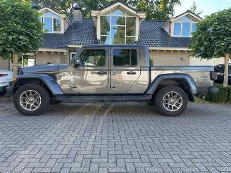 Schadeauto Jeep Gladiator 3.0 V6 crd OVERLANDNAVI LEDER 2023/1