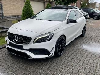 Coche accidentado Mercedes A-klasse 180 AMG LINE PANORAMADAK NAVI LED 2017/9