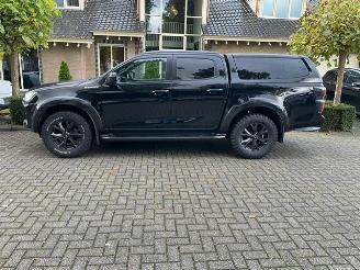damaged passenger cars Isuzu D-Max D-Max V-Cross 4X4 DC HARDTOP 2023/11