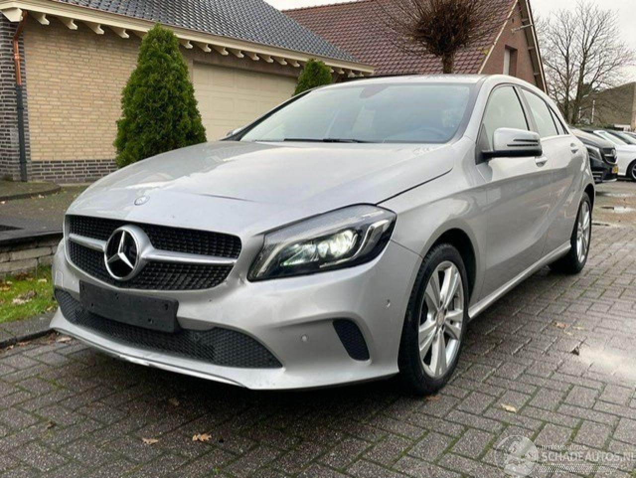 Mercedes A-klasse 180 URBAN AUTO NAVI PDC