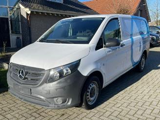 krockskadad bil bedrijf Mercedes Vito 114 CDI LANG EURO 6 NAVI CAMERA AIRCO 2020/1