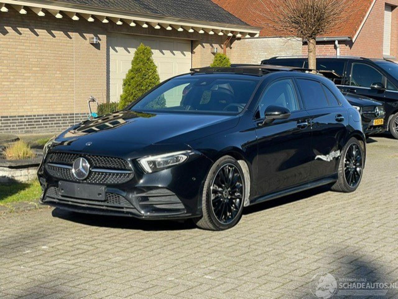 Mercedes A-klasse 180 d AMG LINE PANO NAVI CAMERA NIGHT