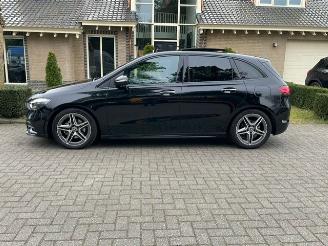 Mercedes B-klasse 180 AMG LINE PANORAMADAK NAVI CAMERA LED picture 2