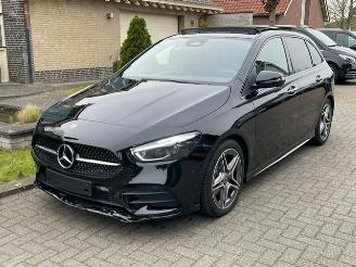 krockskadad bil auto Mercedes B-klasse 180 AMG LINE PANORAMADAK NAVI CAMERA LED 2024/9