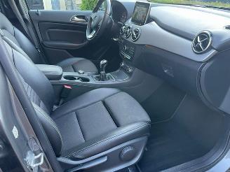 Mercedes B-klasse 180 d NAVI PDC KLIMA picture 9