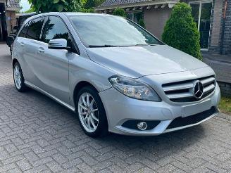 skadebil auto Mercedes B-klasse 180 CAMERA NAVI PDC 2013/3