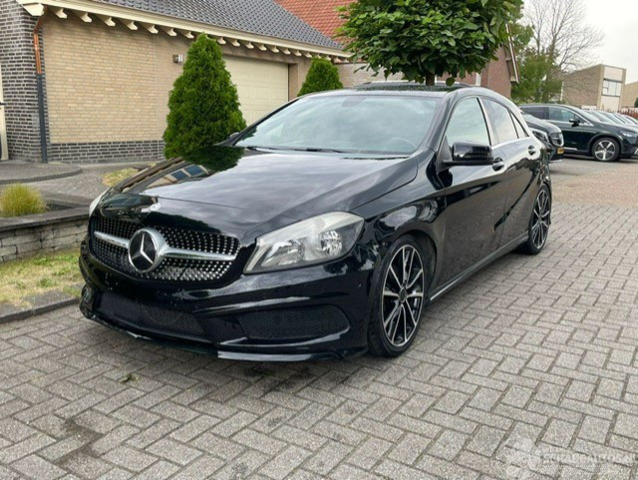 Mercedes A-klasse 200 AMG LINE NAVI PDC
