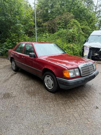 Mercedes 200-serie 230 E picture 3