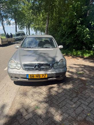 Vrakbiler auto Mercedes C-klasse C 180 KOMPRESSOR 2003/6