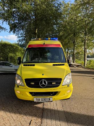 skadebil bedrijf Mercedes Sprinter SPRINTER 319 CDI AMBULANCE 2011/2