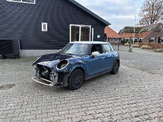 Vaurioauto  passenger cars Mini Cooper AUTOMAAT NAVI CLIMA CAMERA LEER CRUISE LED B.J 2021 2021/7