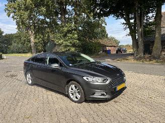 Schadeauto Ford Mondeo 1.5 AUTOMAAT HATCHBACK NAVI CLIMA CRUISE TREKHAAK B.J 11-2018 2018/11